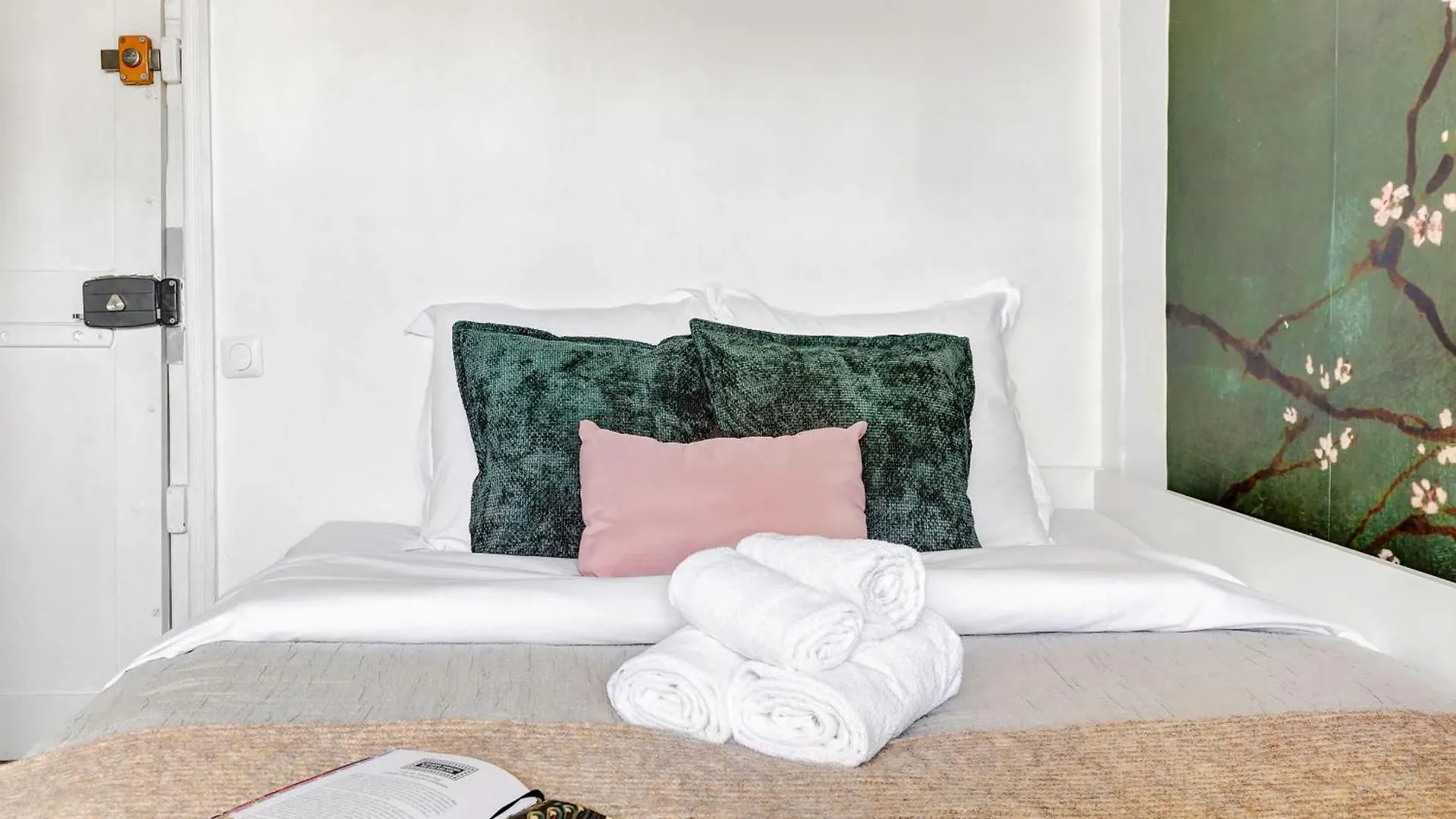 Charming Studio Steps From Palais Royal & Montorgueil París 0*,  Francia