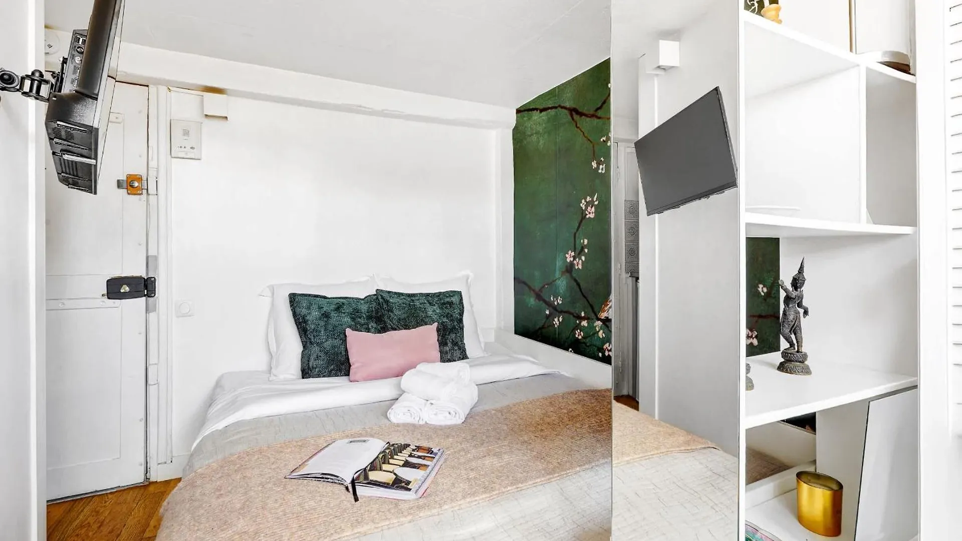 Charming Studio Steps From Palais Royal & Montorgueil París 0*,  Francia